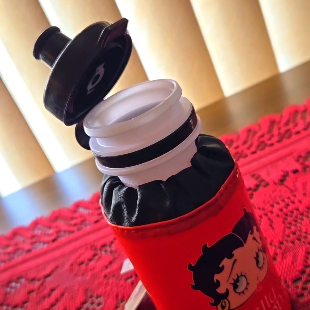 Betty Boop Red Water Bottle - Picture 3 of 5